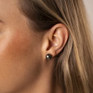 SIGNATURE Black Pearl Studs