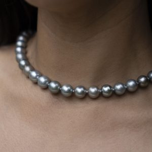 SILK LINE Tahitian Pearl Necklace